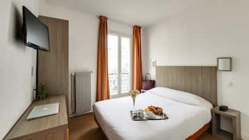 Doppelzimmer | Schreibtisch, schallisolierte Zimmer, Bügeleisen/Bügelbrett