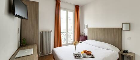 Habitació doble | Escriptori, habitacions insonoritzades i planxa i posts de planxar