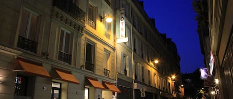 Façade de l’hébergement - soirée/nuit