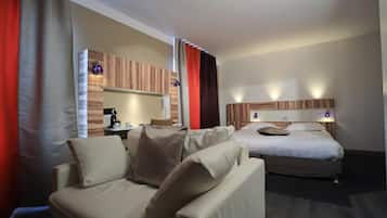 Quarto triplo superior | Roupas de cama premium, escrivaninha, quartos à prova de som