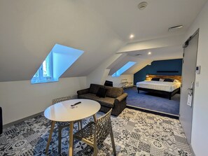 四人房 | 高級寢具、書桌、隔音、免費搖籃/嬰兒床