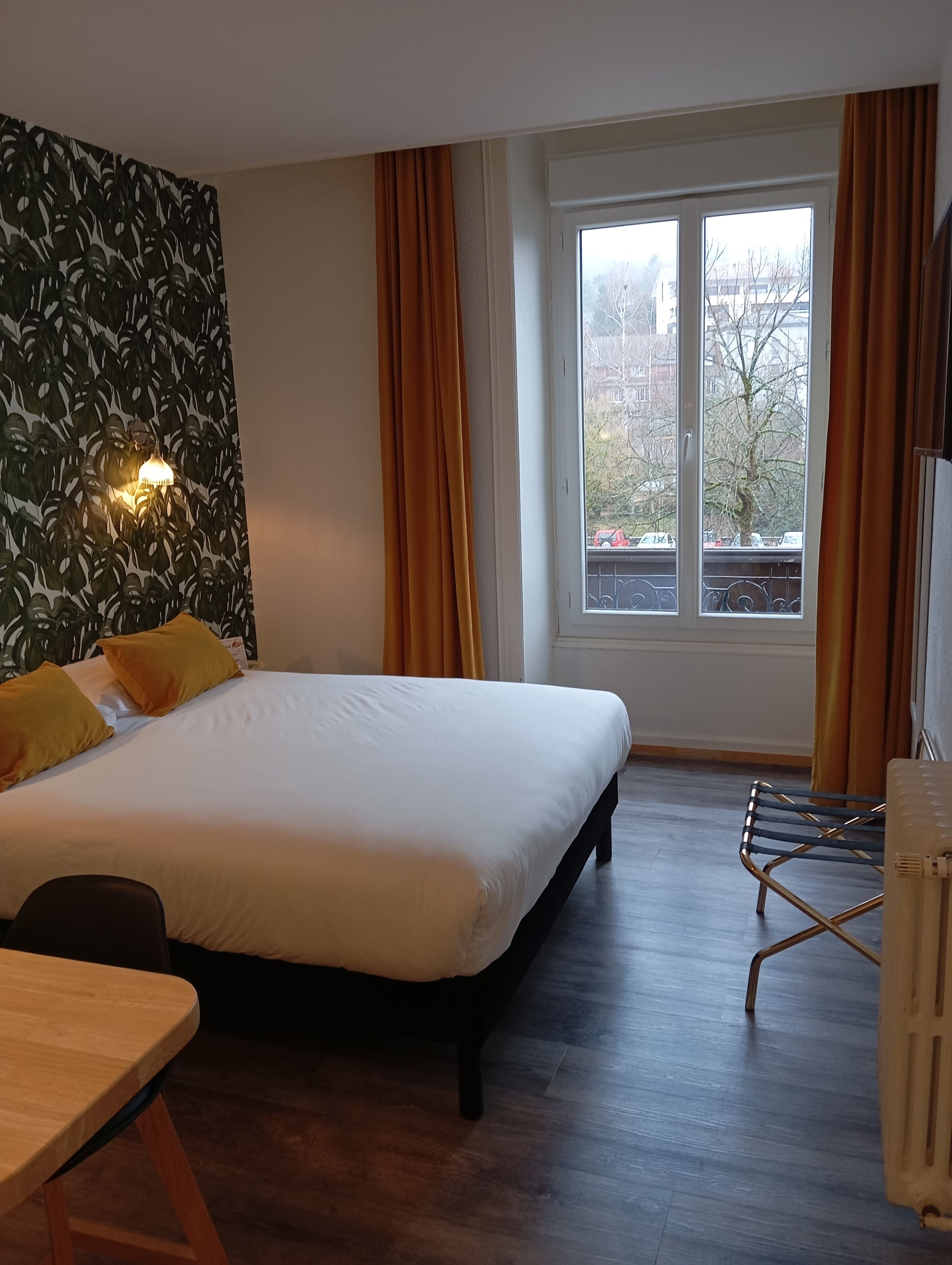 Superior Double Room | Premium bedding, desk, soundproofing, free cribs/infant beds