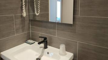 Superior Double Room | Bilik Mandi | Pengering rambut, tuala disediakan