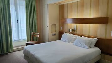 Superior-Doppelzimmer | Zimmersafe, Schreibtisch, kostenloses WLAN, Bettwäsche