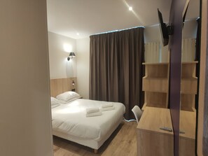 Classic-Doppelzimmer | Zimmersafe, Schreibtisch, kostenloses WLAN, Bettwäsche