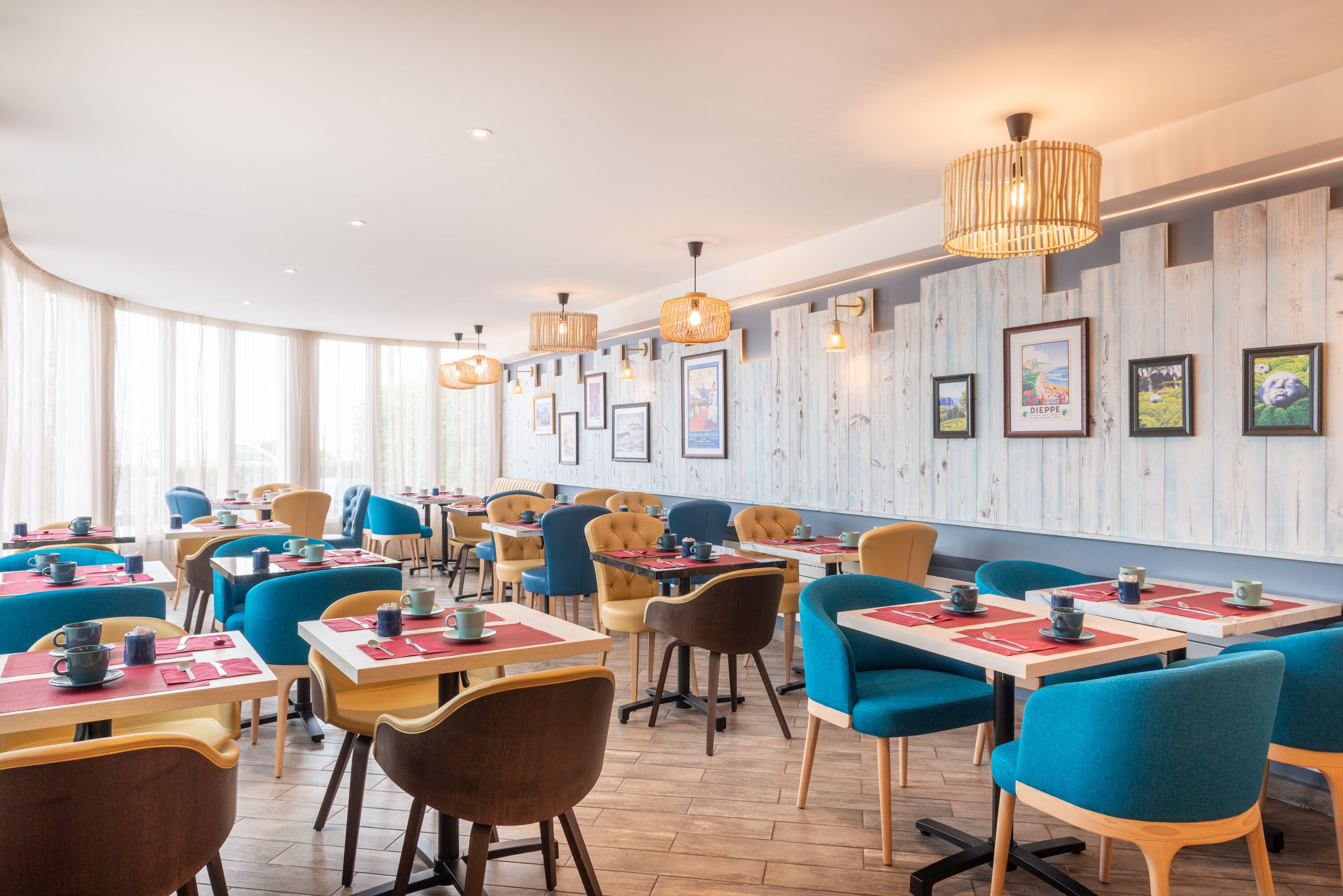 Petit déjeuner buffet (14 EUR par personne)