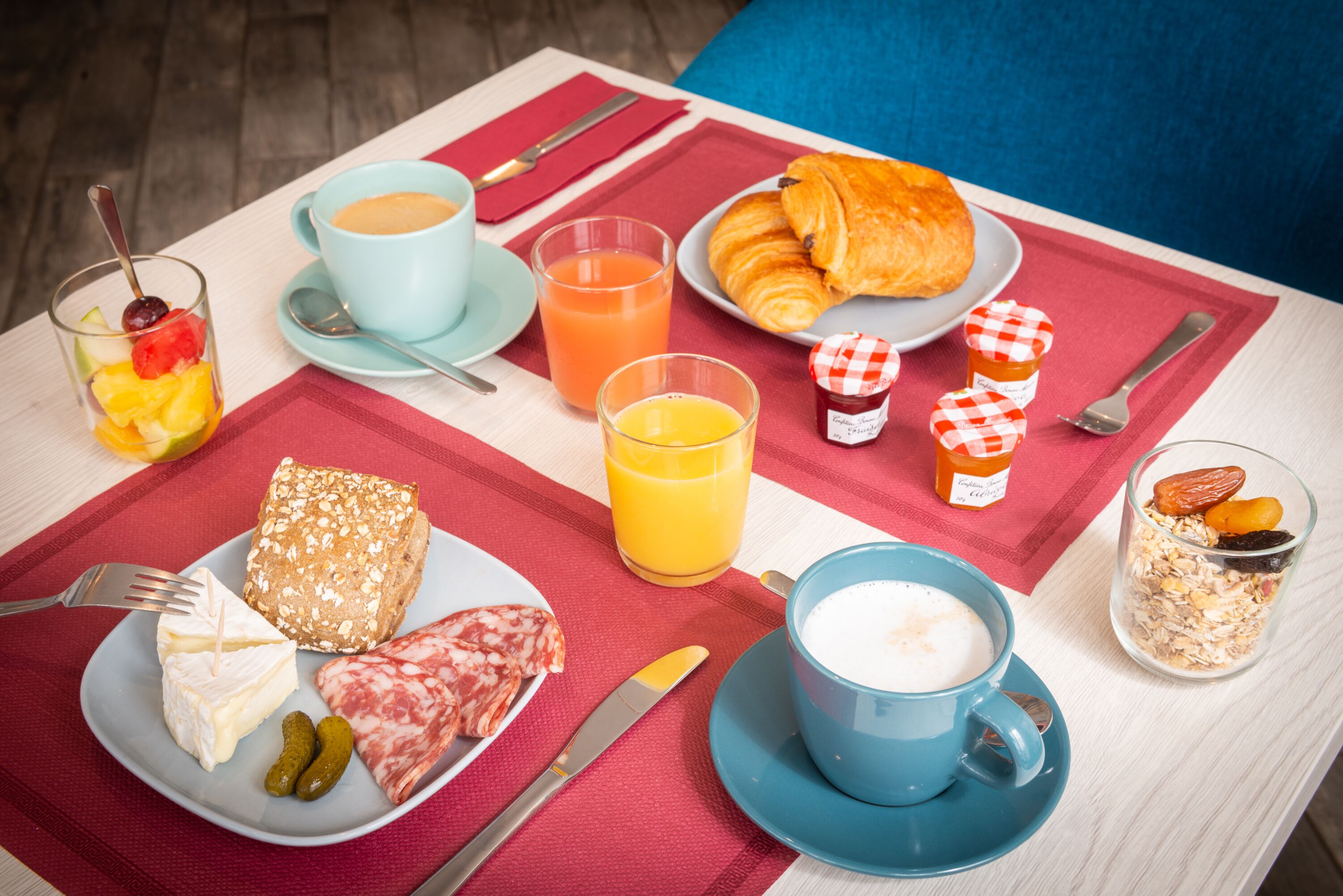 daily buffet breakfast (eur 14 per person)