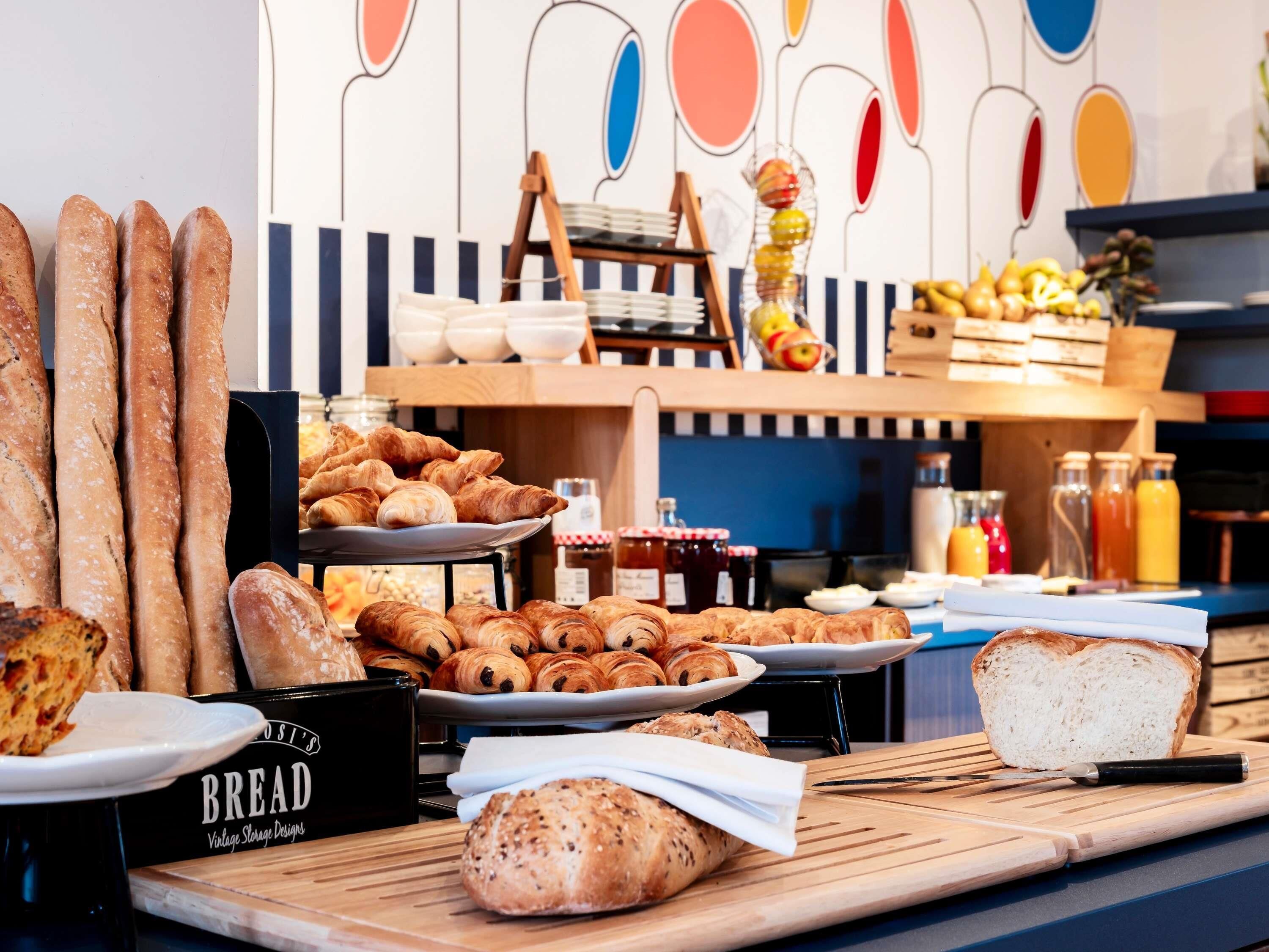 Se ofrece un desayuno los fines de semana (12 EUR por persona)