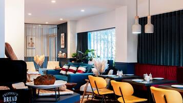 Kontinental morgenmad i weekenden (12 EUR pr. person)