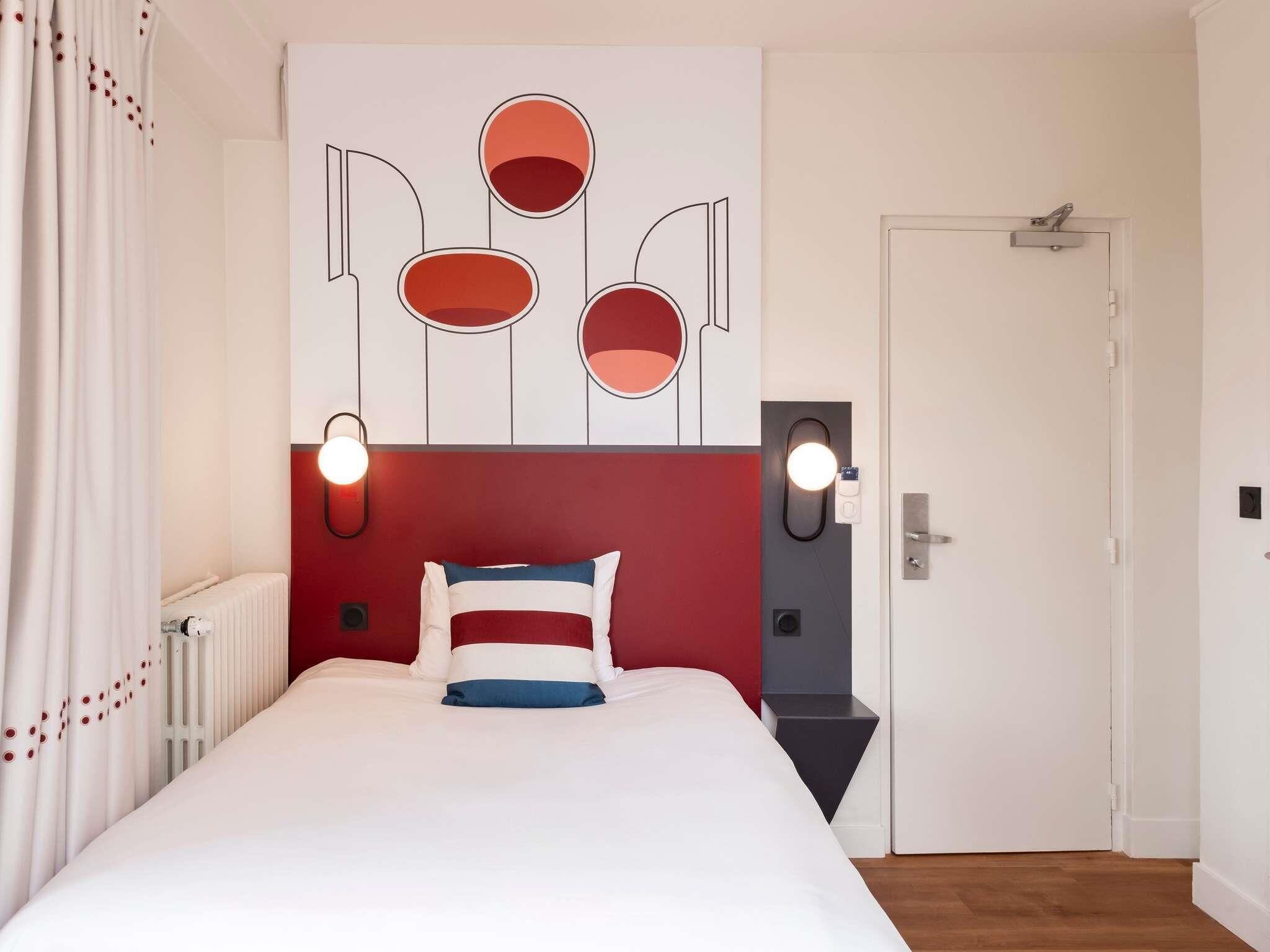 Standard Twin Room, 1 Single Bed, Balcony | Premium bedding, desk, laptop workspace, blackout curtains