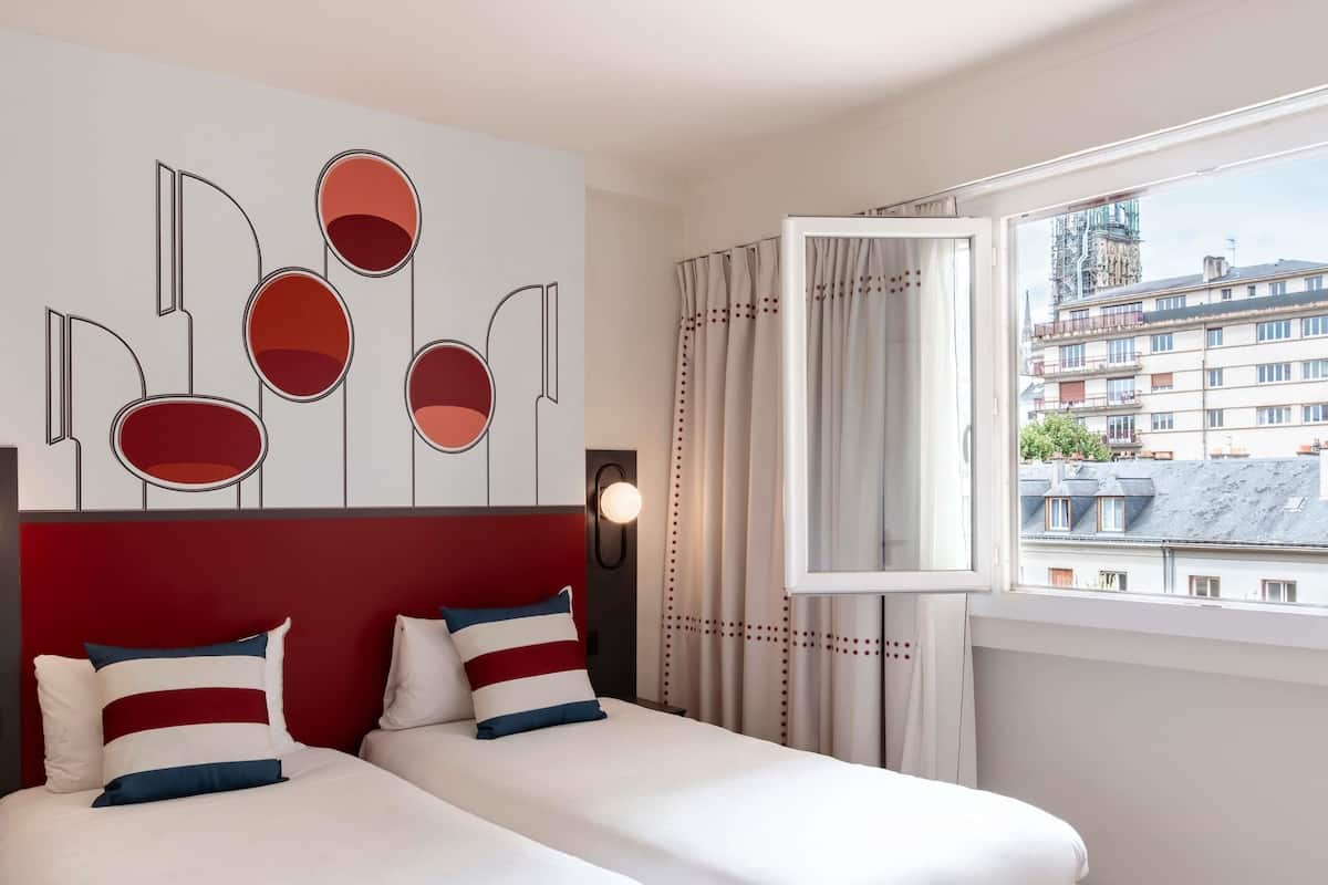Standard Twin Room, 2 Twin Beds | Premium bedding, desk, laptop workspace, blackout drapes