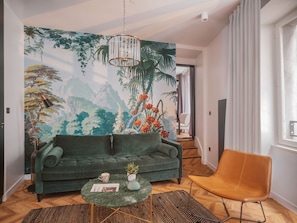 อพาร์ทเมนท์, 1 ห้องนอน (Saint-Germain - Place Royale - 34m²) | บริเวณนั่งเล่น | ทีวีจอแบน 43 นิ้ว พร้อมช่องดาวเทียม, ทีวี