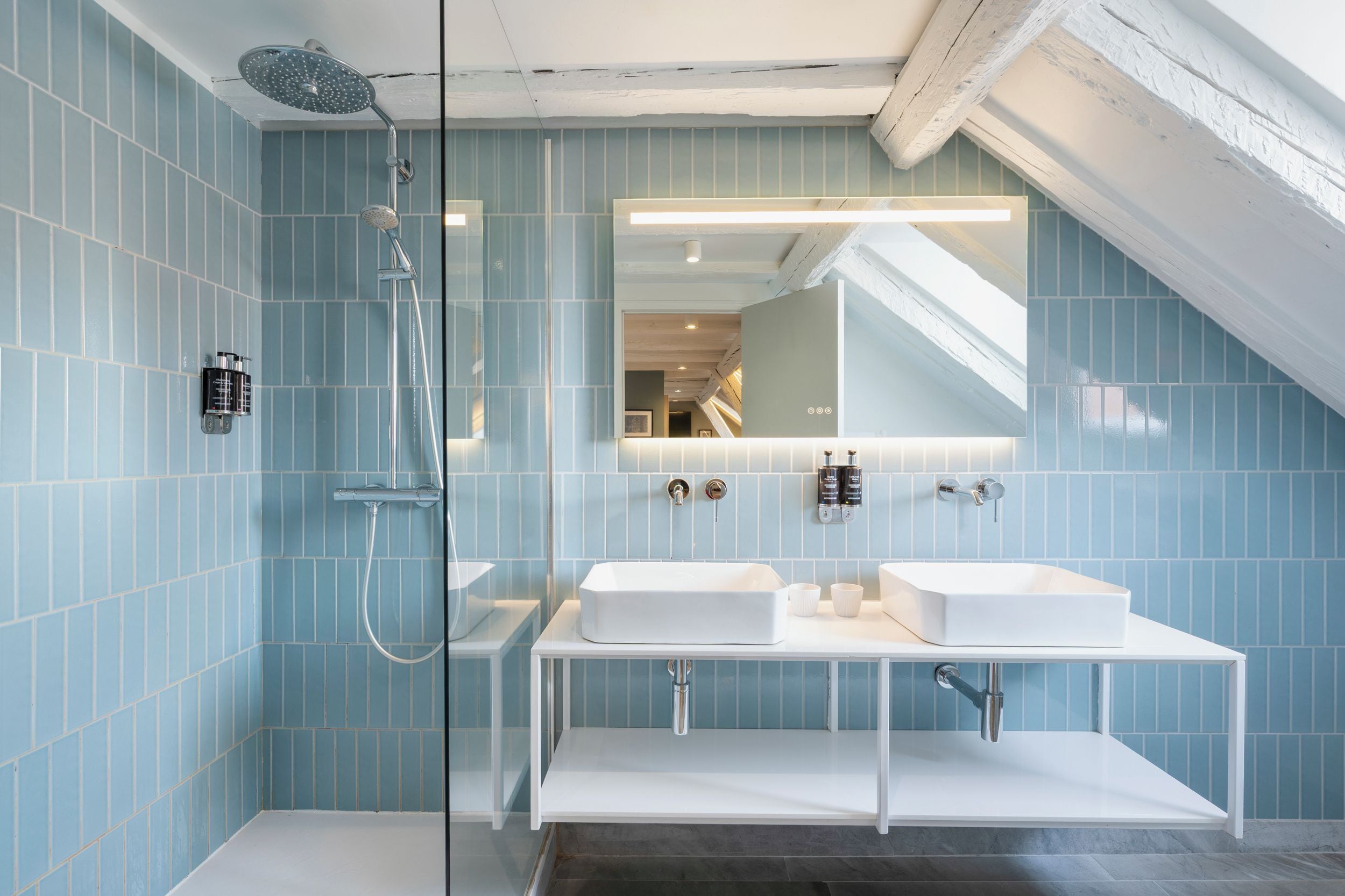 Family Room | Bathroom | Shower, hair dryer, towels