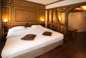 Doppelzimmer | Zimmersafe, Schreibtisch, schallisolierte Zimmer, Bügeleisen/Bügelbrett