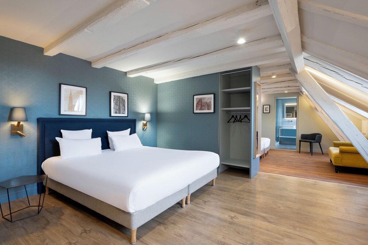 Family Room | In-room safe, desk, soundproofing, iron/ironing board (on request)