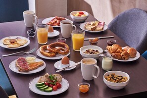 Café da manhã com buffet diário (EUR 18 por pessoa)