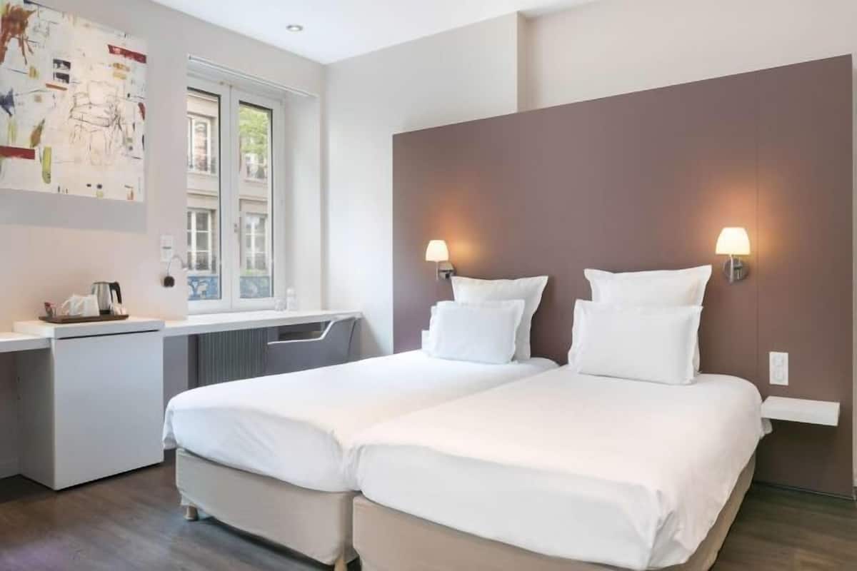 Zimmersafe, Schreibtisch, schallisolierte Zimmer, Bügeleisen/Bügelbrett