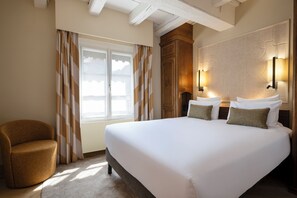 Unclassified image, 2 of 65, button - Hôtel de l'Europe by Happyculture (Strasbourg)