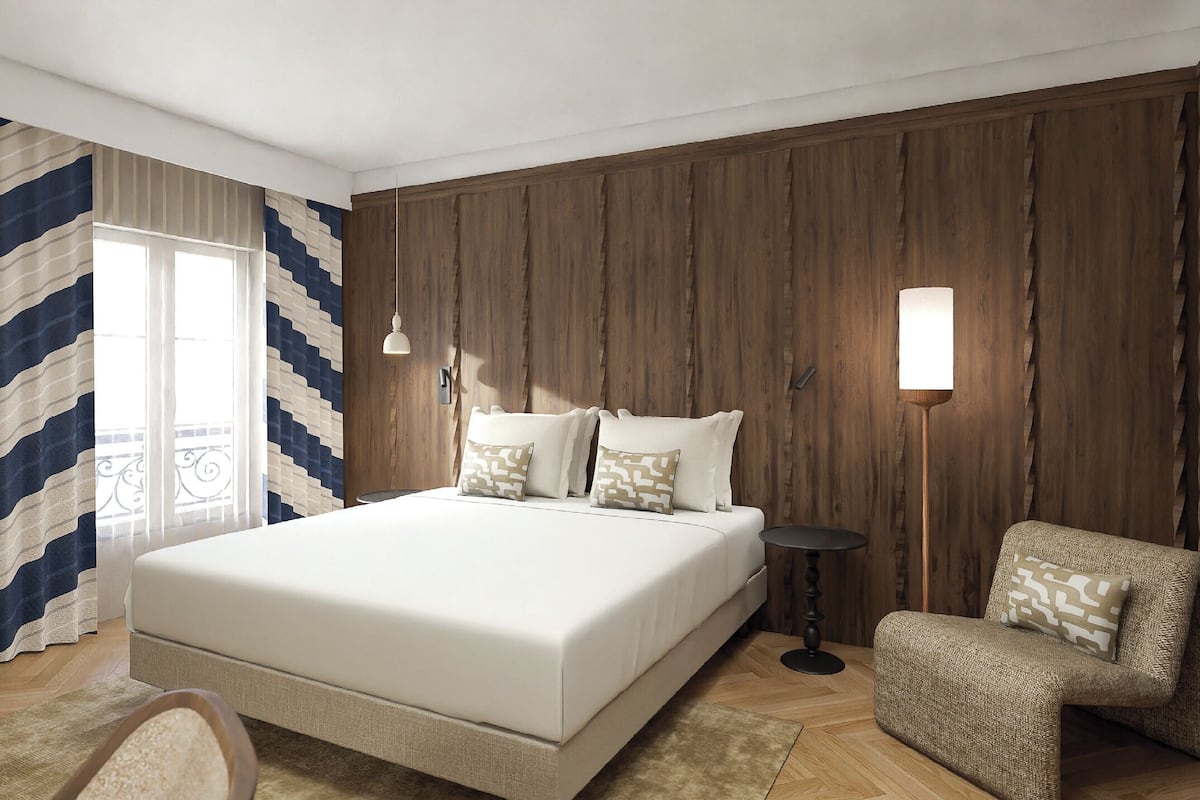 Deluxe Double Room | In-room safe, desk, soundproofing, iron/ironing board (on request)