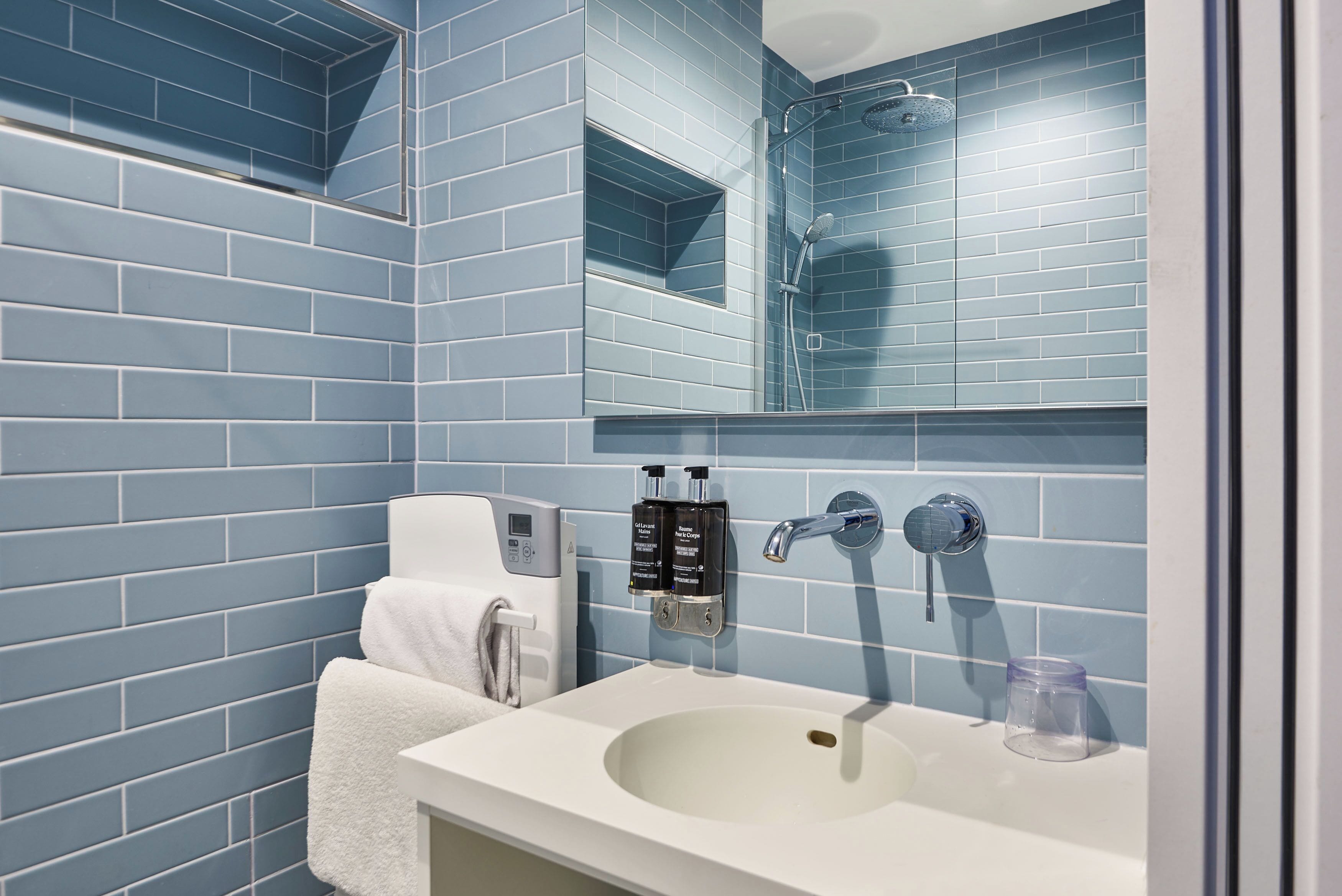 standard single room | 1 bedroom, in-room safe, desk, soundproofing