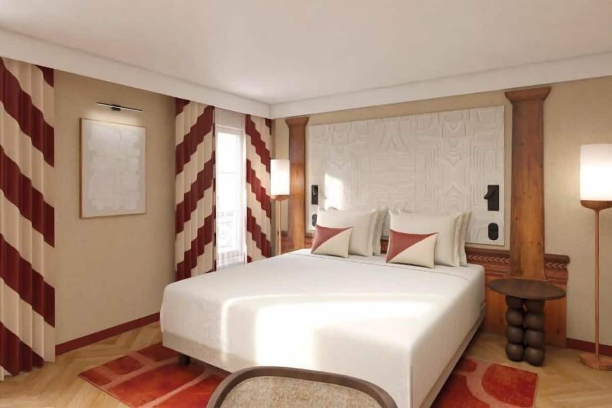 In-room safe, desk, soundproofing, iron/ironing board (on request)