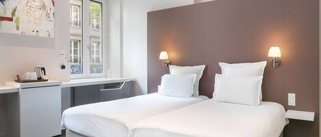 Chambre Twin Supérieure | Coffres-forts dans les chambres, bureau, chambres insonorisées