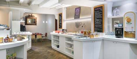 Café da manhã com buffet diário (EUR 18 por pessoa)
