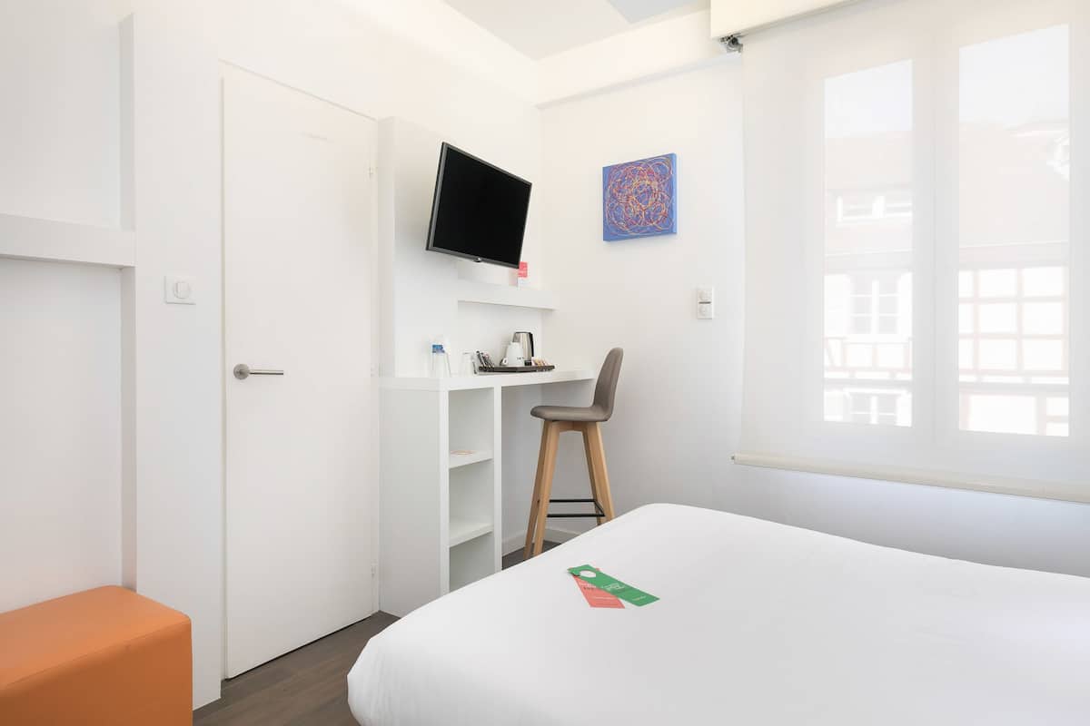 Doppelzimmer | Zimmersafe, Schreibtisch, schallisolierte Zimmer, Bügeleisen/Bügelbrett