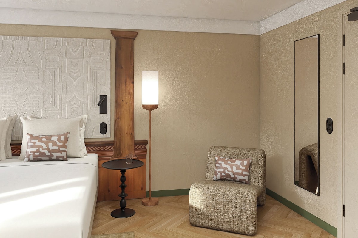 Standard Double Room | In-room safe, desk, soundproofing, iron/ironing board (on request)