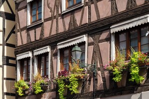 Unclassified image, 3 of 65, button - Hôtel de l'Europe by Happyculture (Strasbourg)
