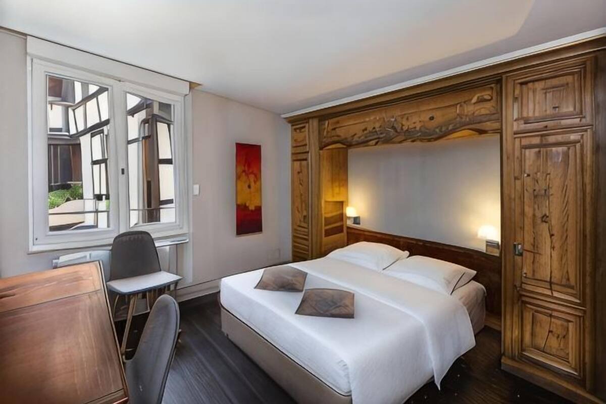 In-room safe, desk, soundproofing, iron/ironing board (on request)