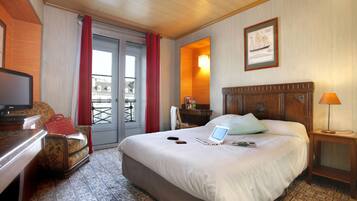 Chambre Double Superieure | In-room safe, desk, soundproofing, free WiFi