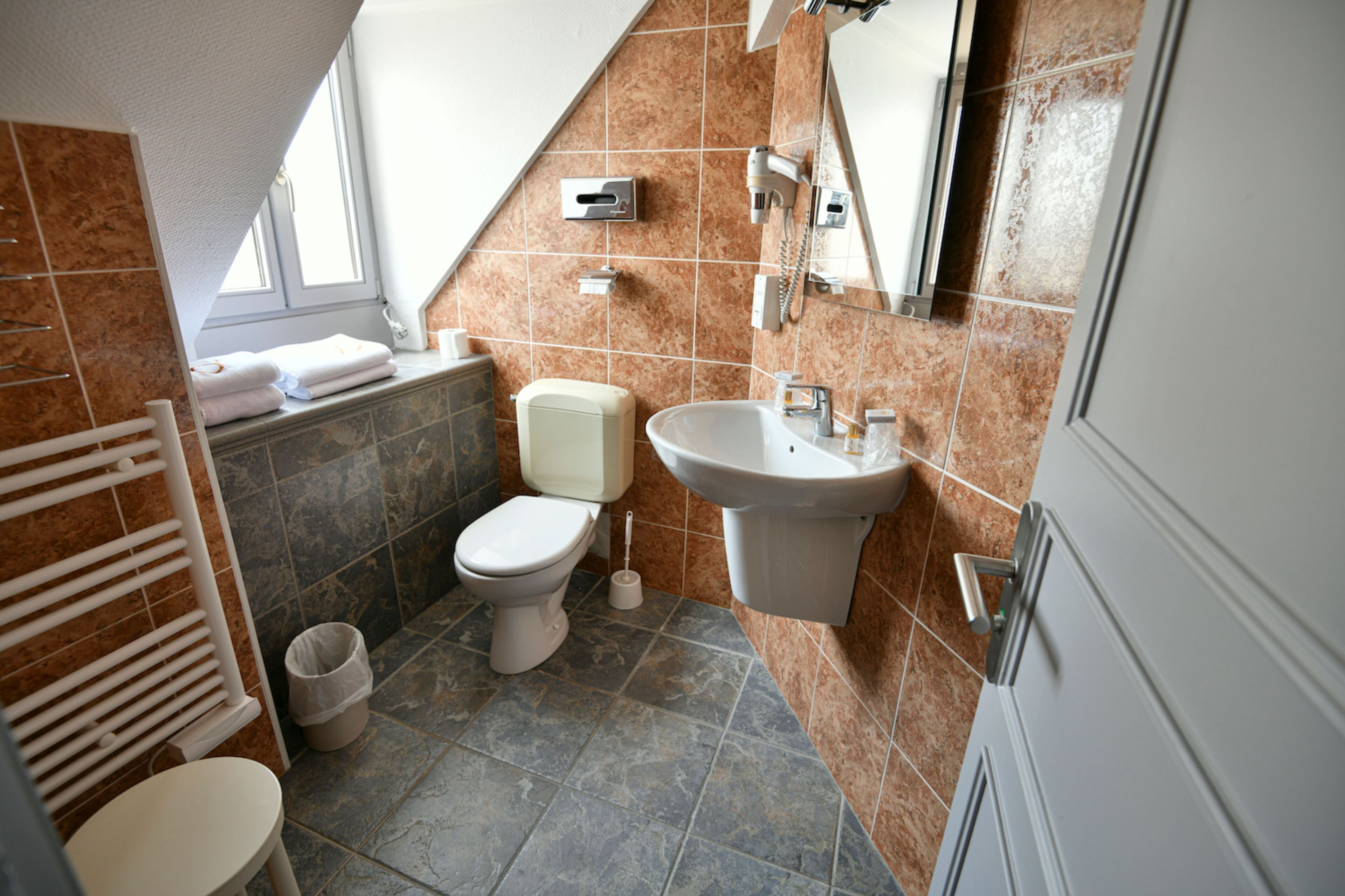 single room | bathroom | free toiletries, hair dryer, towels, soap