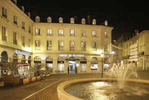 Façade de l’hébergement  – soirée/nuit