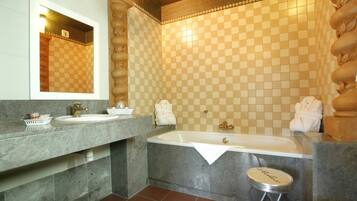 Suite | Baño | Amenidades de baño gratuitas, secadora de cabello, toallas, jabón