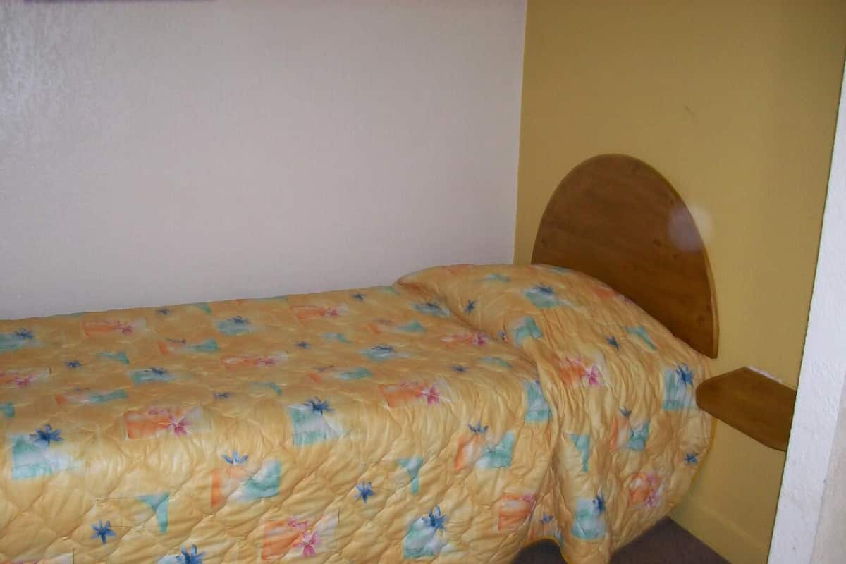 Schreibtisch, Verdunkelungsvorhänge, Bügeleisen/Bügelbrett, Babybetten