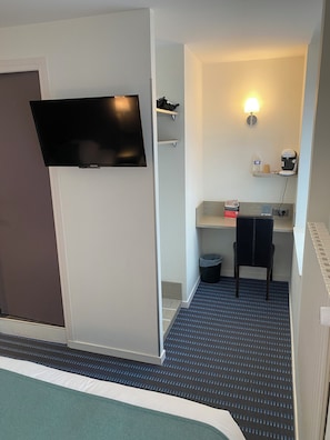 Bureau, rideaux occultants, chambres insonorisées