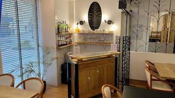 Bar (in der Unterkunft)
