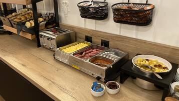 Dagelijks ontbijtbuffet (EUR 13.50 per persoon)