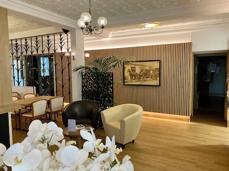 Recepción. Hôtel Le Louvre