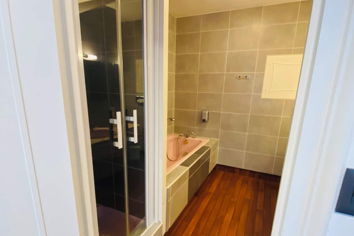 comfort quadruple room | bathroom | hair dryer, towels