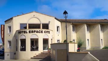 Fachada de la propiedad