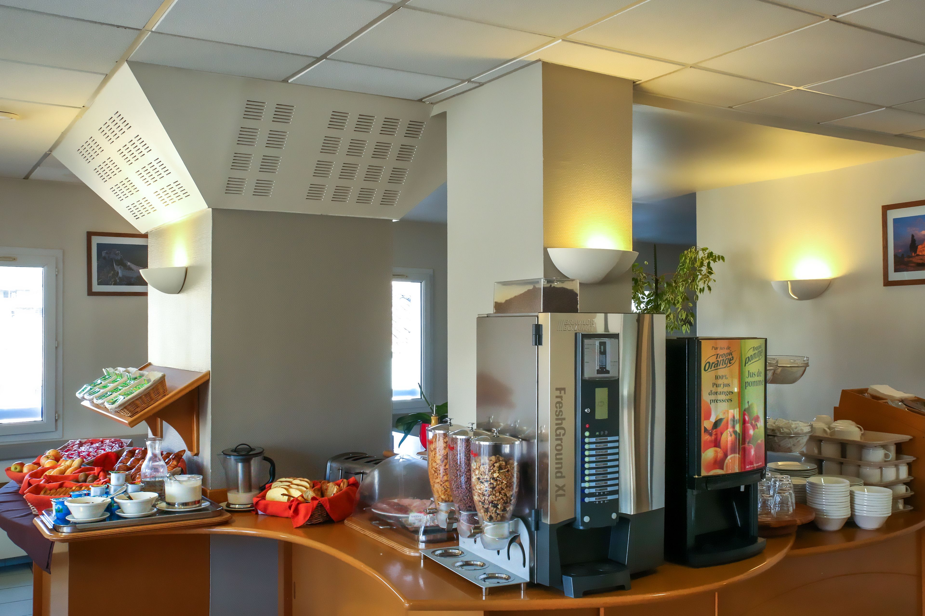 daily buffet breakfast (eur 11 per person)