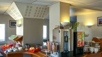 Se ofrece un desayuno bufé (12 EUR por persona)