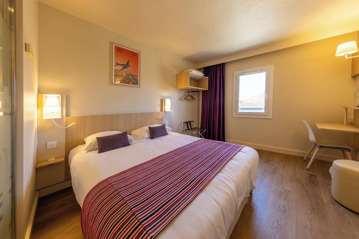 Superior Double Room | In-room safe, desk, blackout drapes, soundproofing