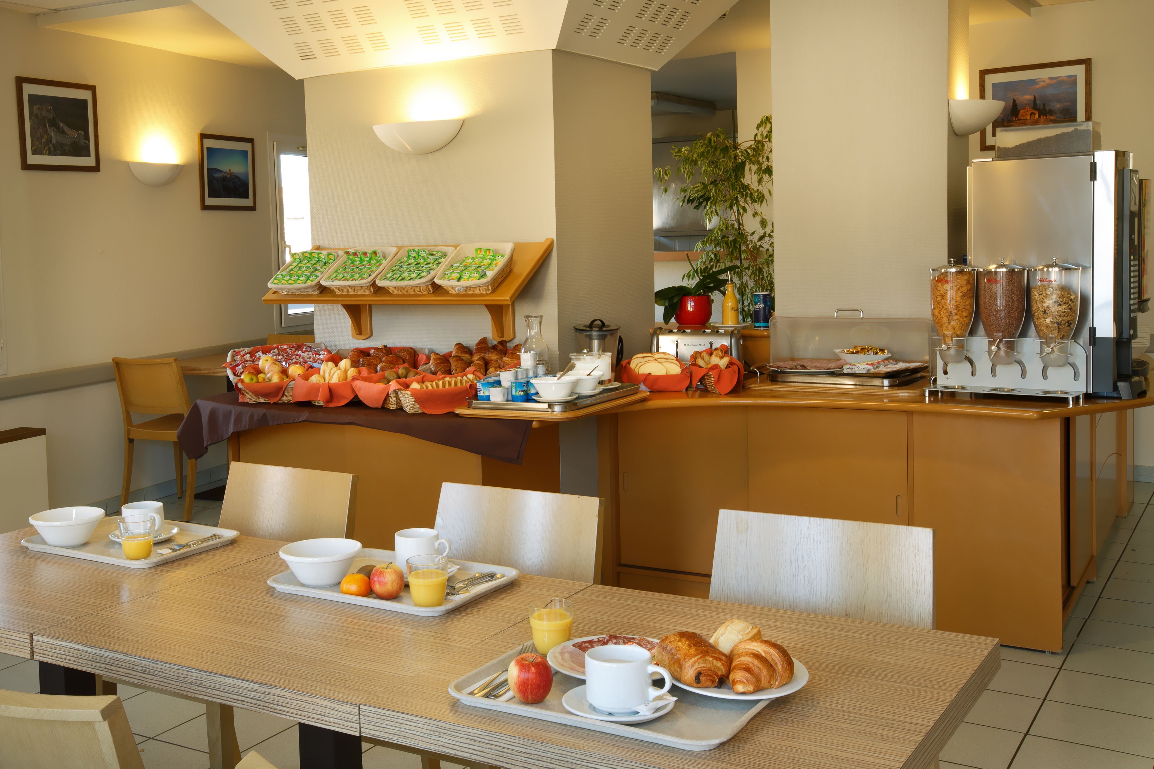 daily buffet breakfast (eur 11 per person)