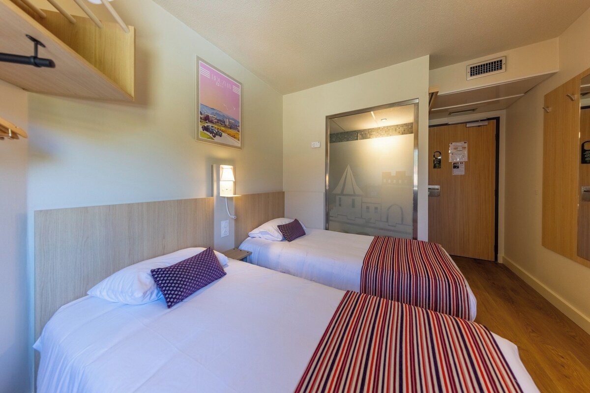 In-room safe, desk, blackout drapes, soundproofing