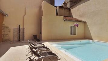 Outdoor pool, sun loungers