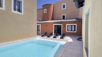 Outdoor pool, sun loungers