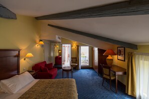 Superior Room | Premium bedding, free minibar items, in-room safe, desk